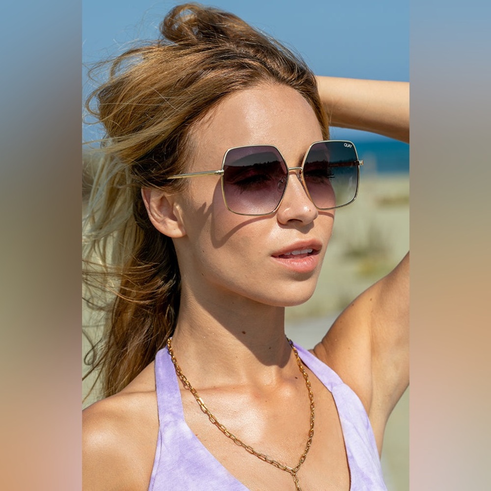 NWT and Case Quay Australia Backstage Gold Sunglasses